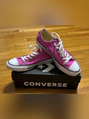 Converse Chuck Taylor All Star Hyper Magenta Low Tops